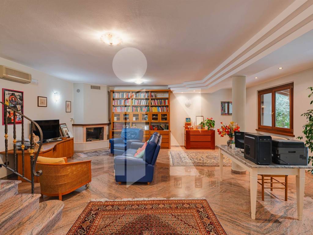 Villa a Castiglione delle stiviere in via Sigurtà, 17 - Foto 4