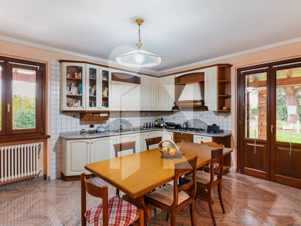 Villa a Castiglione delle stiviere in via Sigurtà, 17 - Foto 5