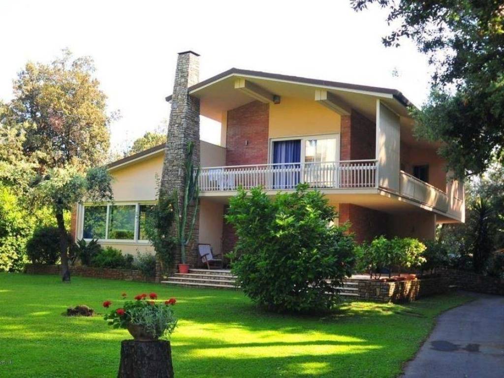 Villa a Pietrasanta in Via Piave, 49 - Foto 3