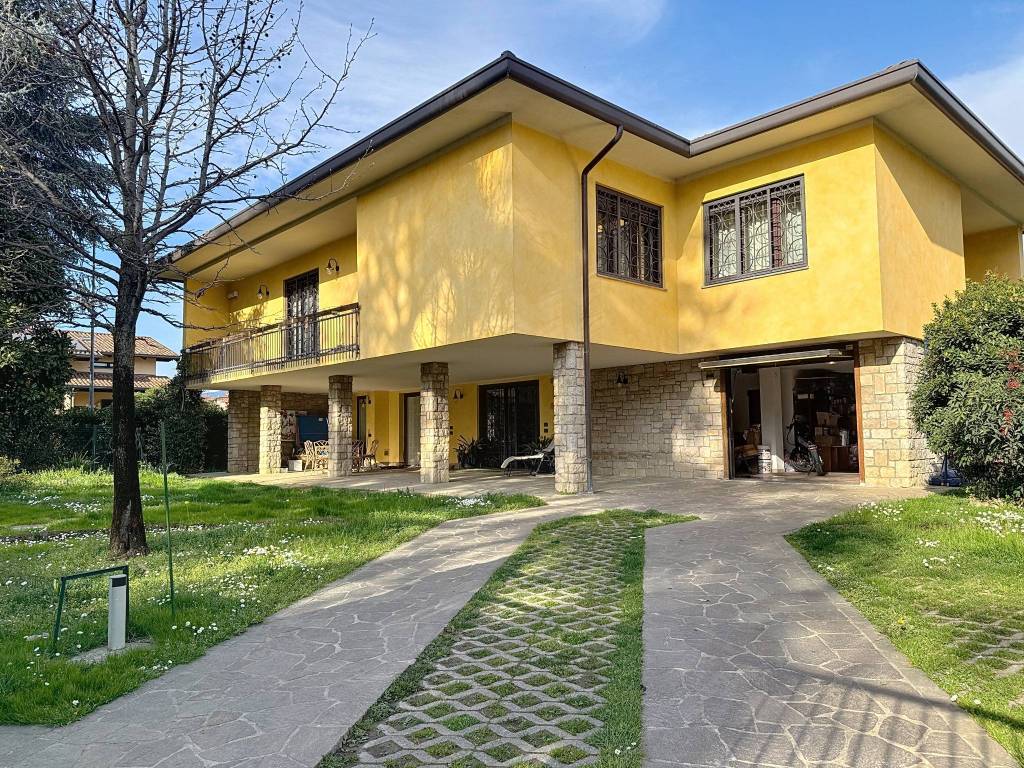 Villa a Robbiate in Viale Giacomo Matteotti, 19 - Foto 2