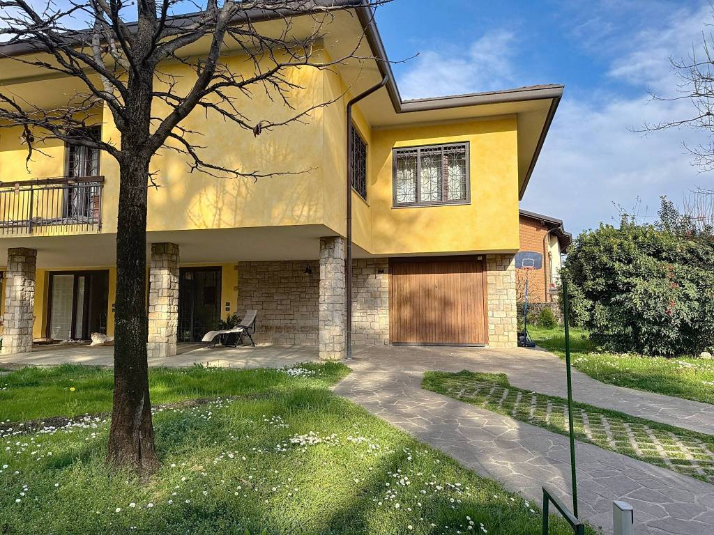 Villa a Robbiate in Viale Giacomo Matteotti, 19 - Foto 4