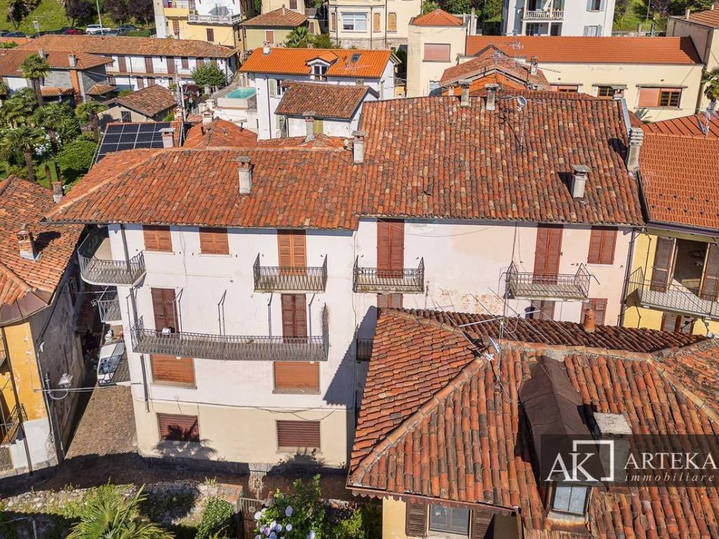 Palazzo / stabile a Belgirate in Via Elena Conelli, 27 - Foto 2