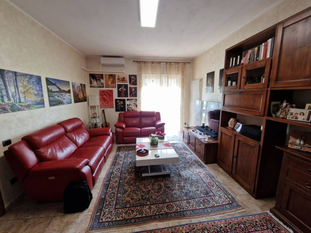 Appartamento a Castronno in Via Campo dei Fiori - Foto 3