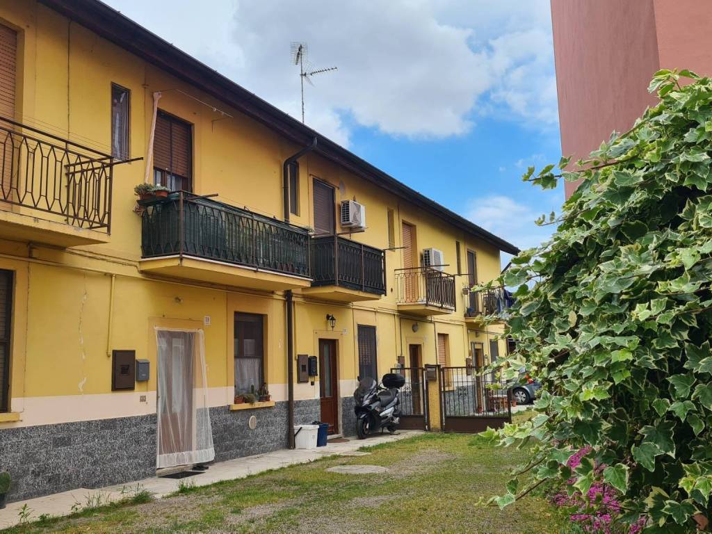 Casa indipendente a Rosate in Via Camillo Benso di Cavour, 18 - Foto 2