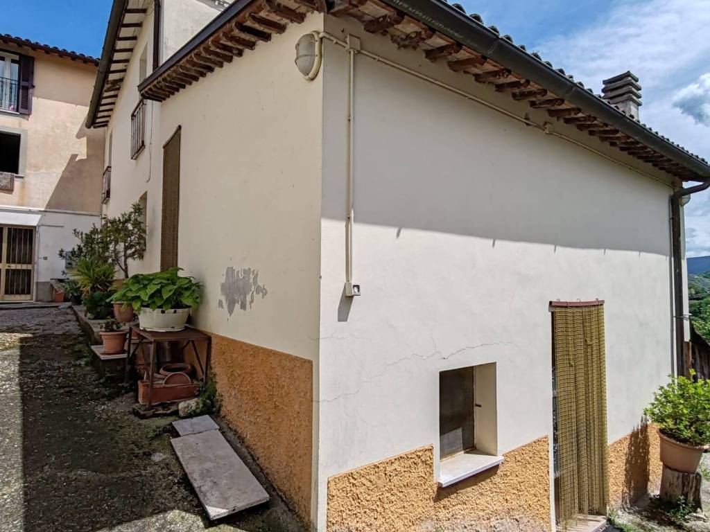 Casa indipendente a Rieti in Via Colle Sant'Antimo, 29 - Foto 2