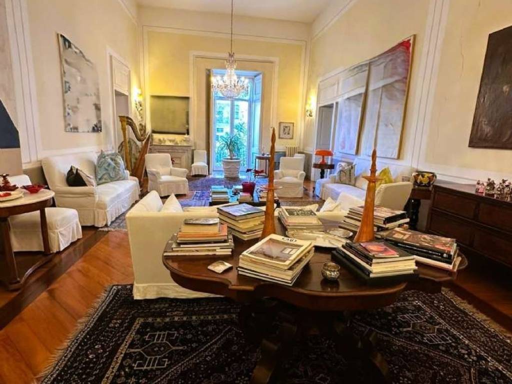 Appartamento a Napoli in via MONTE DI DIO 1 E - Foto 2
