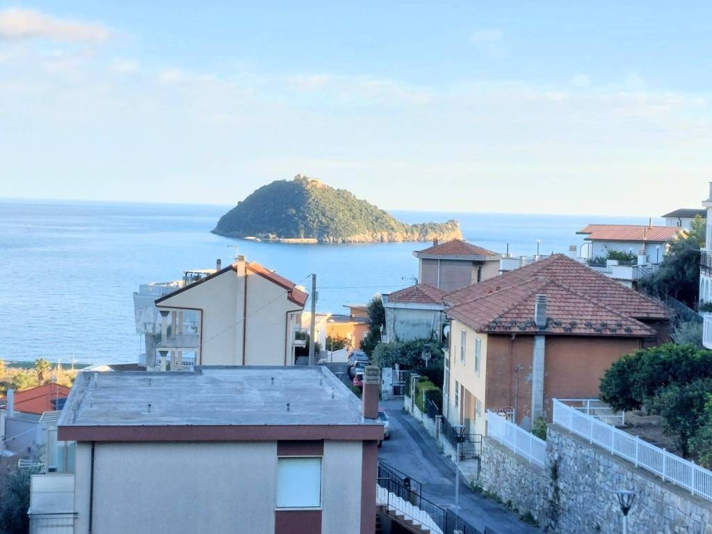 Attico / mansarda a Albenga in Strada Comunale Villaggio Iris - Foto 3