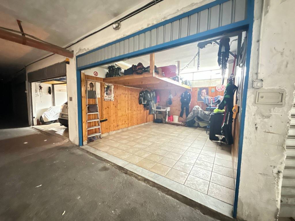 Box / garage a Vico equense in Via Raffaele Bosco, 211 - Foto 2
