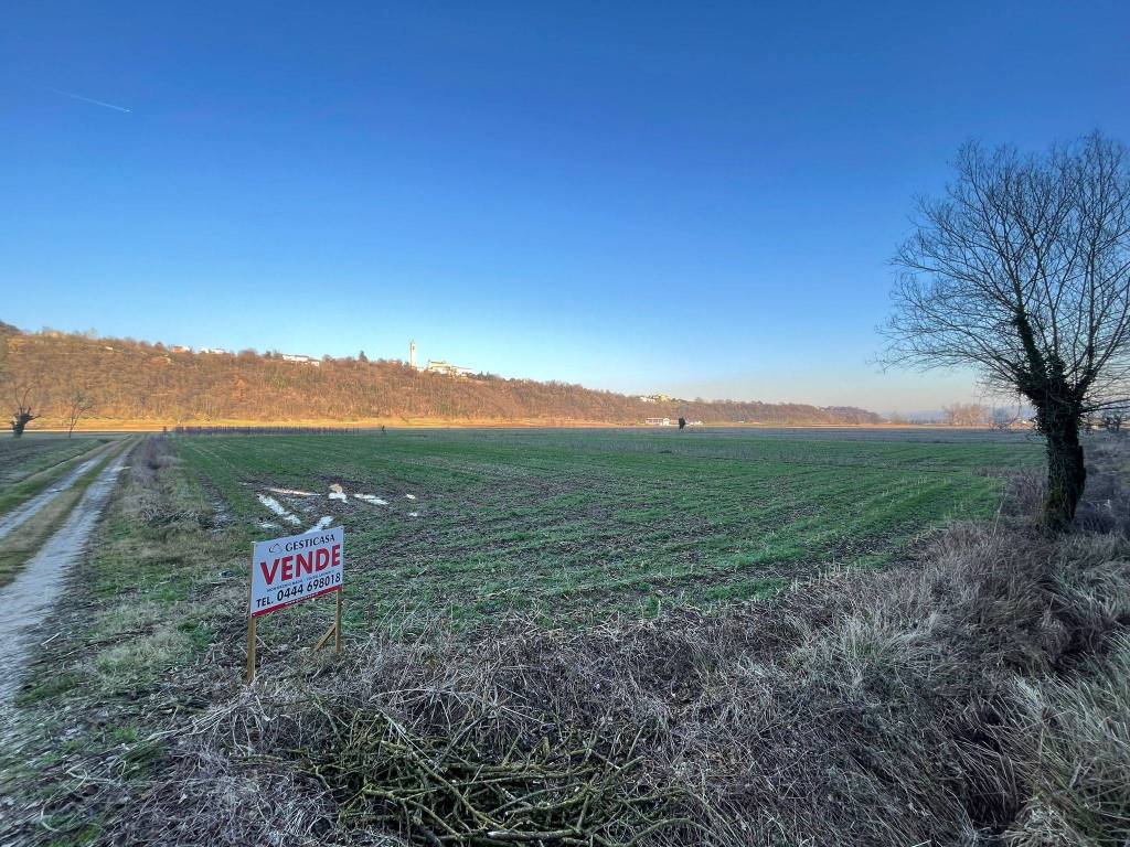 Terreno a Montecchio maggiore in Via Campestrini Vecchia - Foto 3