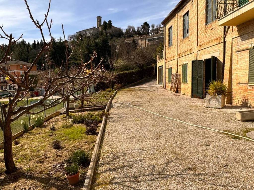 Casa indipendente a Montegiorgio in Strada Provinciale - Foto 2