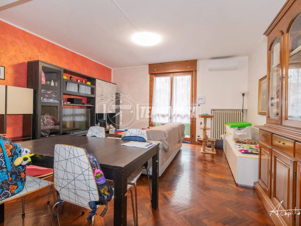 Casa indipendente a Quattro castella in Via Vladimir Ilic Ulianov Lenin, 11 - Foto 2