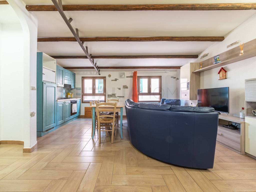 Attico / mansarda a Cagliari in Vico La Vega - Foto 2