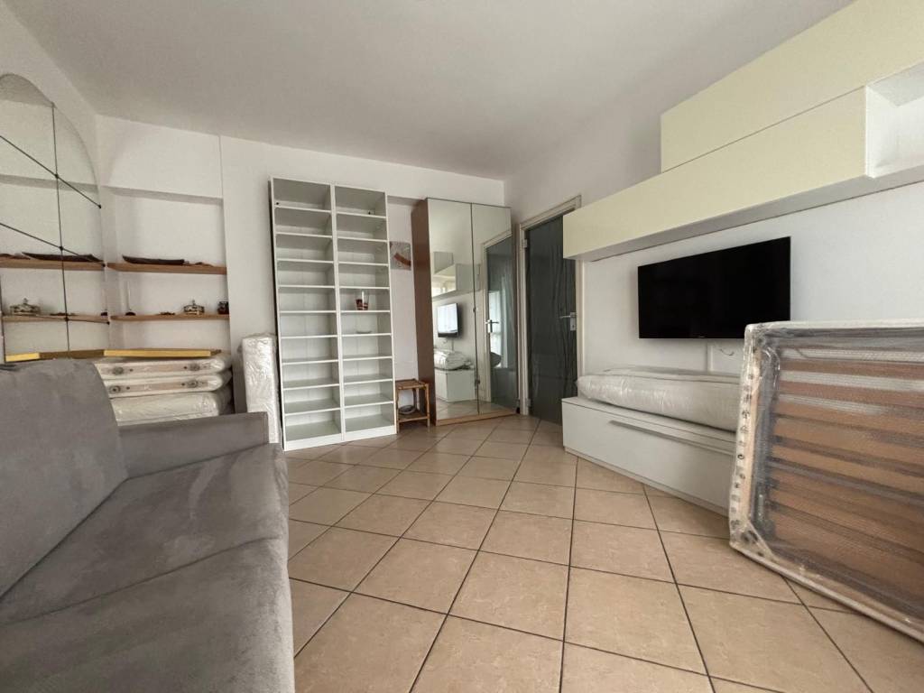 Appartamento a Erba in Via Giacomo Leopardi, 10 - Foto 2