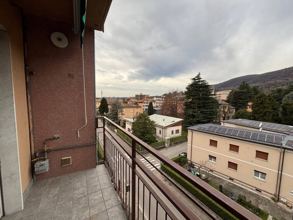 Appartamento a Erba in Via Giacomo Leopardi, 10 - Foto 4