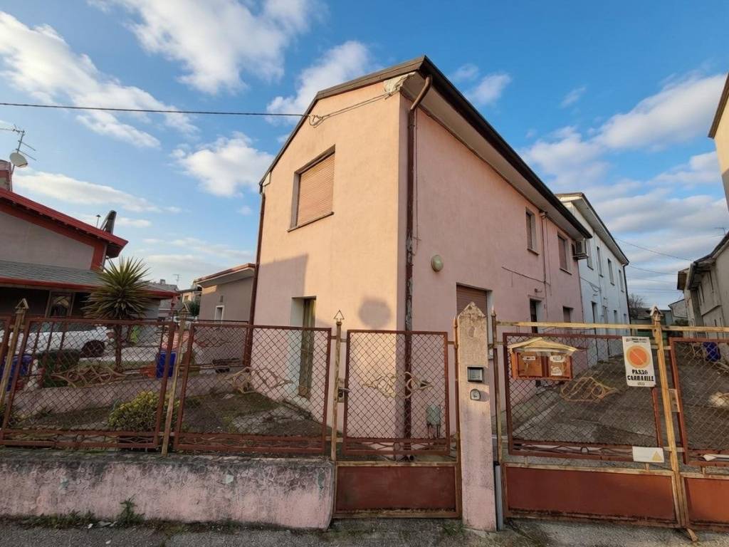 Villa a Cerea in Via Libertà, 22 - Foto 2