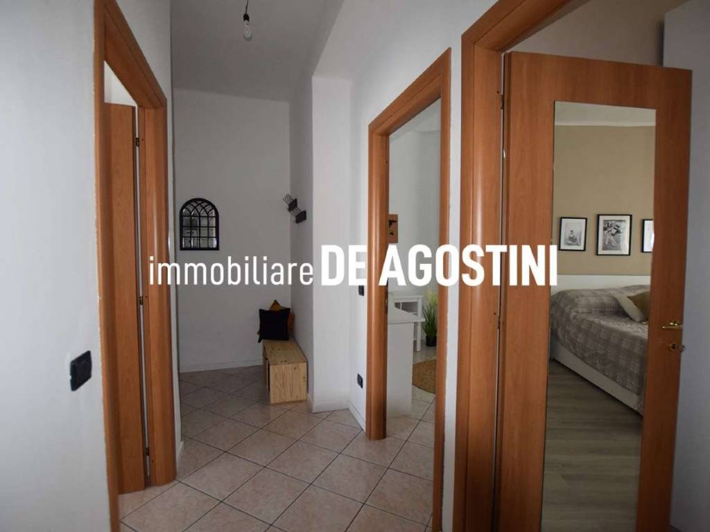 Appartamento a Arona in via Via Vittorio Veneto 11/a - Foto 2