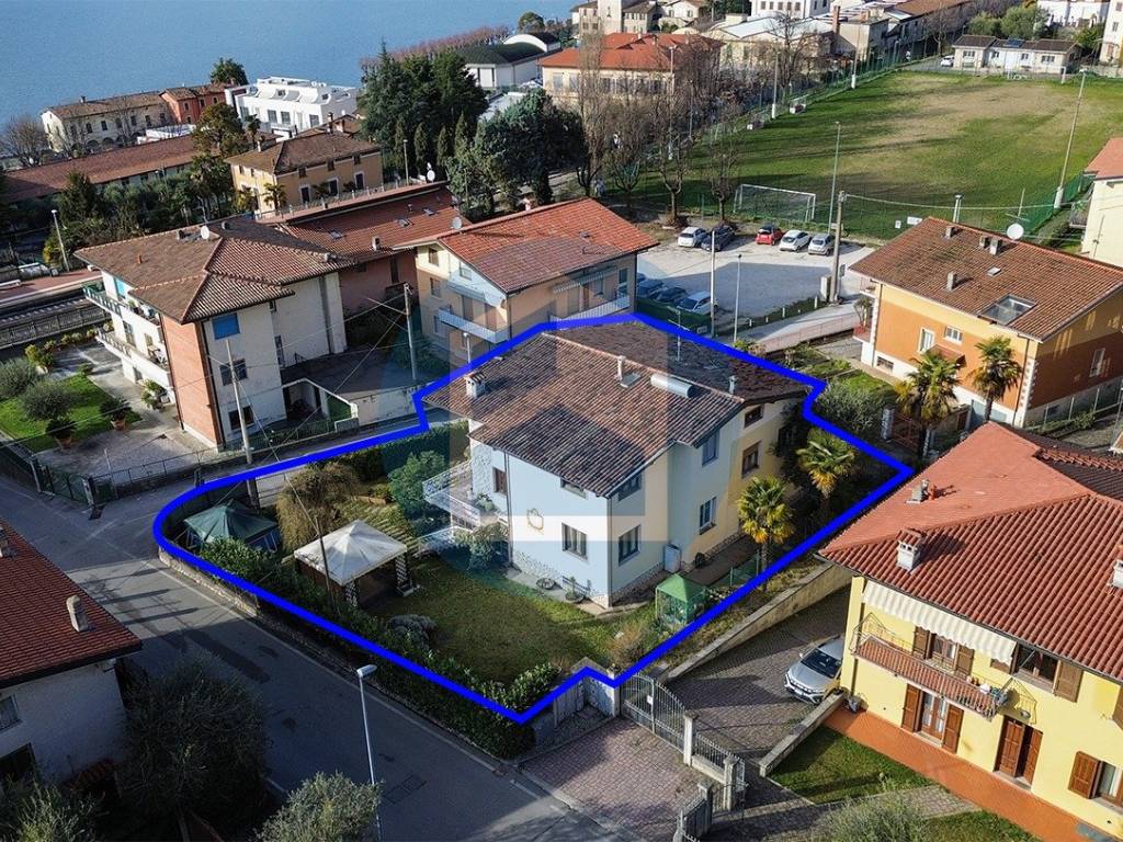 Villa a Sale marasino in Via Vittorio Veneto, 19 - Foto 3
