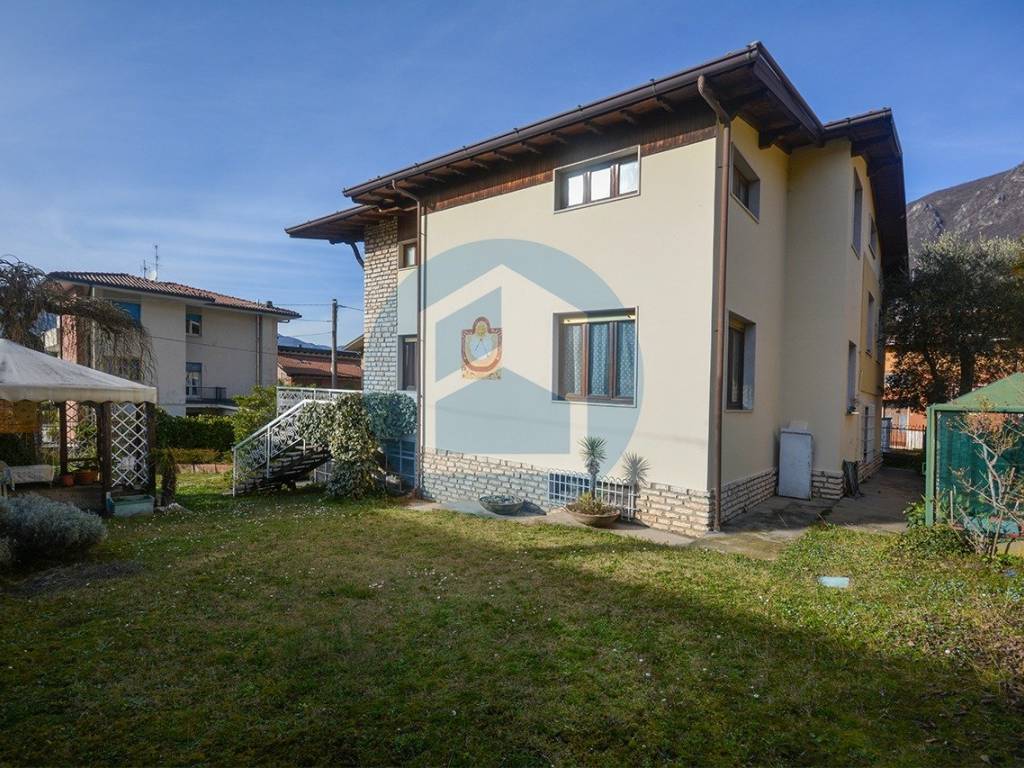 Villa a Sale marasino in Via Vittorio Veneto, 19 - Foto 4