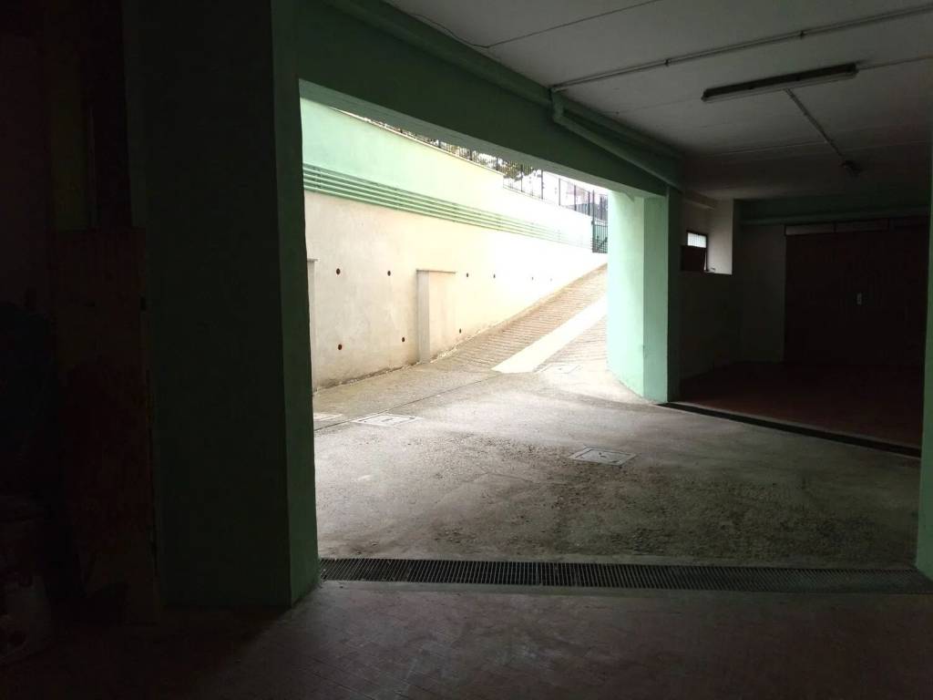 Box / garage a Civitavecchia in Via L. Manara, 1 - Foto 2