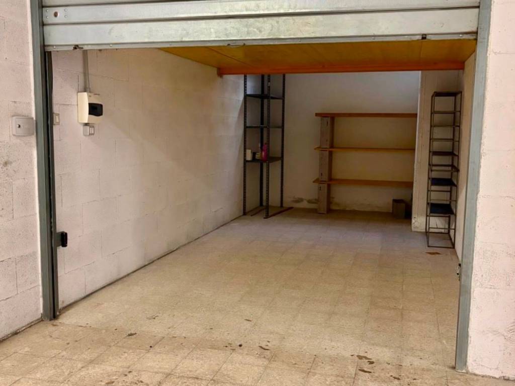 Box / garage a Civitavecchia in Via Tevere, 2 - Foto 2