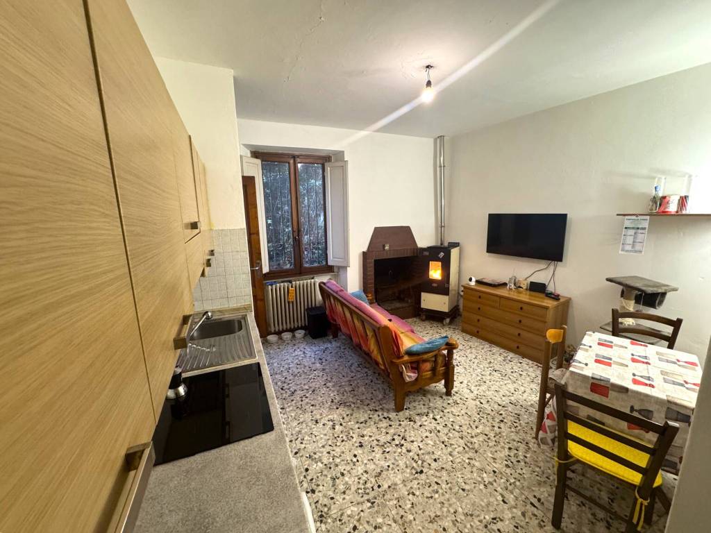 Appartamento a Vernio in Via del Bisenzio - Foto 2