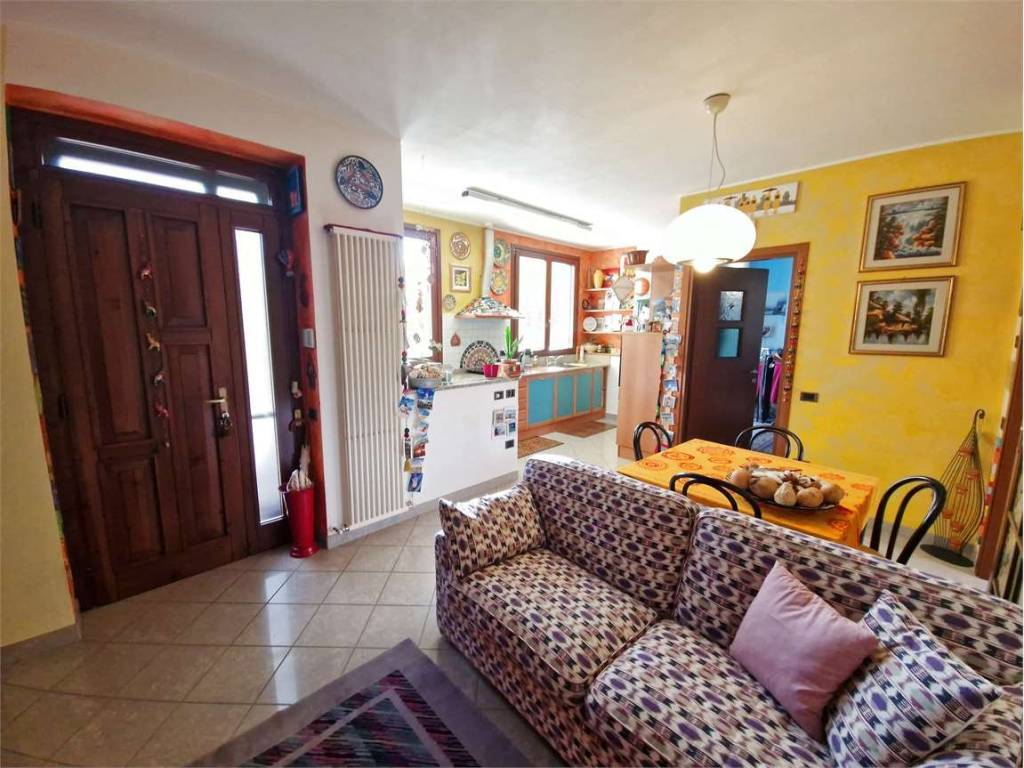 Appartamento a Somma lombardo in Via Cesare Battisti - Foto 3