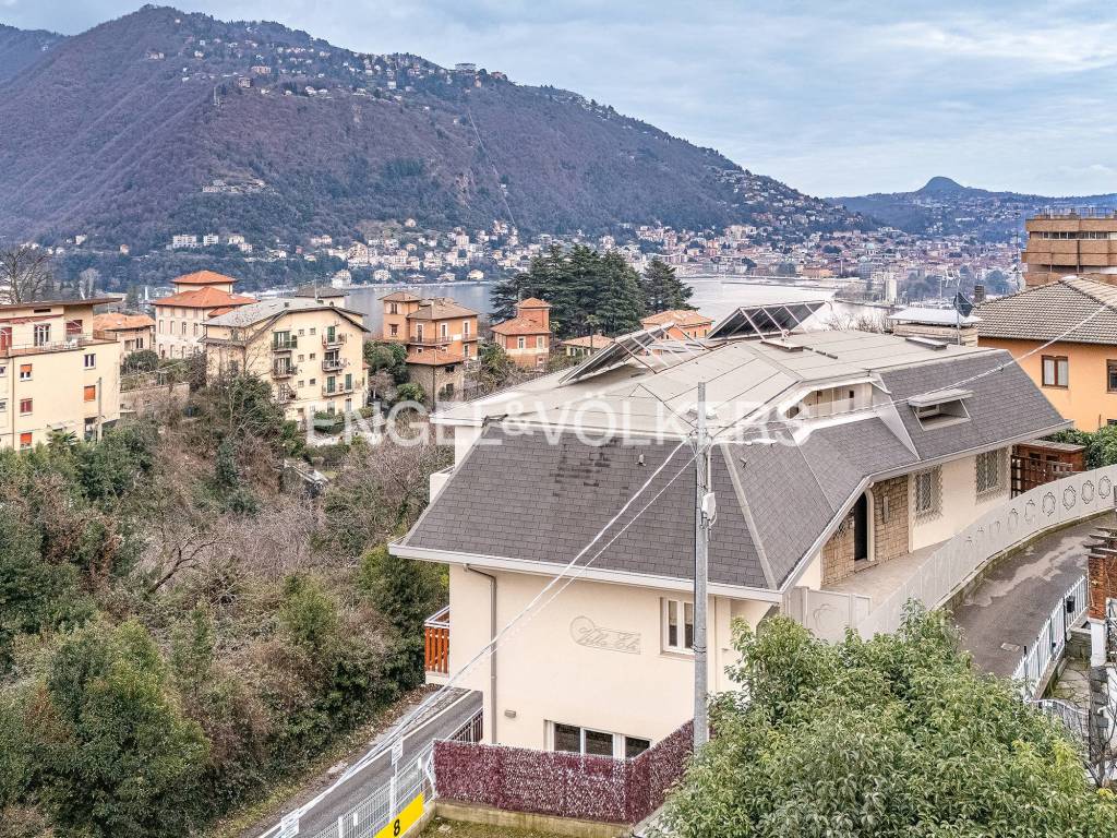 Appartamento a Como in Via Fratelli Bronzetti - Foto 2