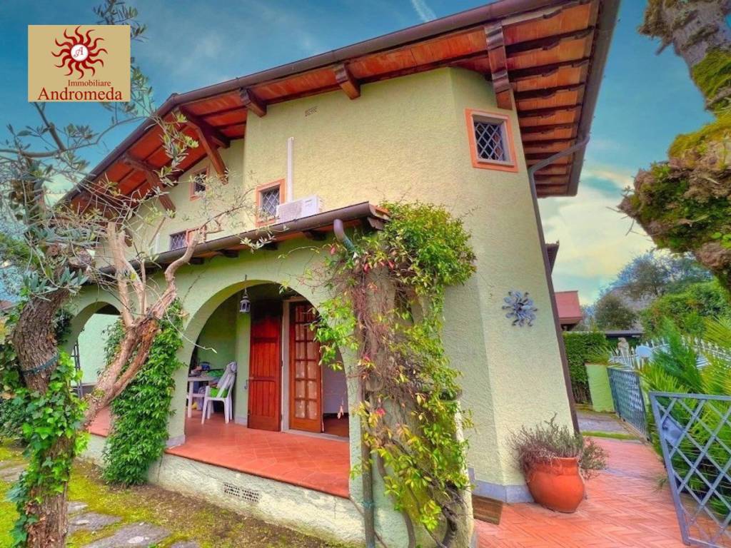 Villa a Forte dei marmi in Via Amilcare Ponchielli - Foto 2