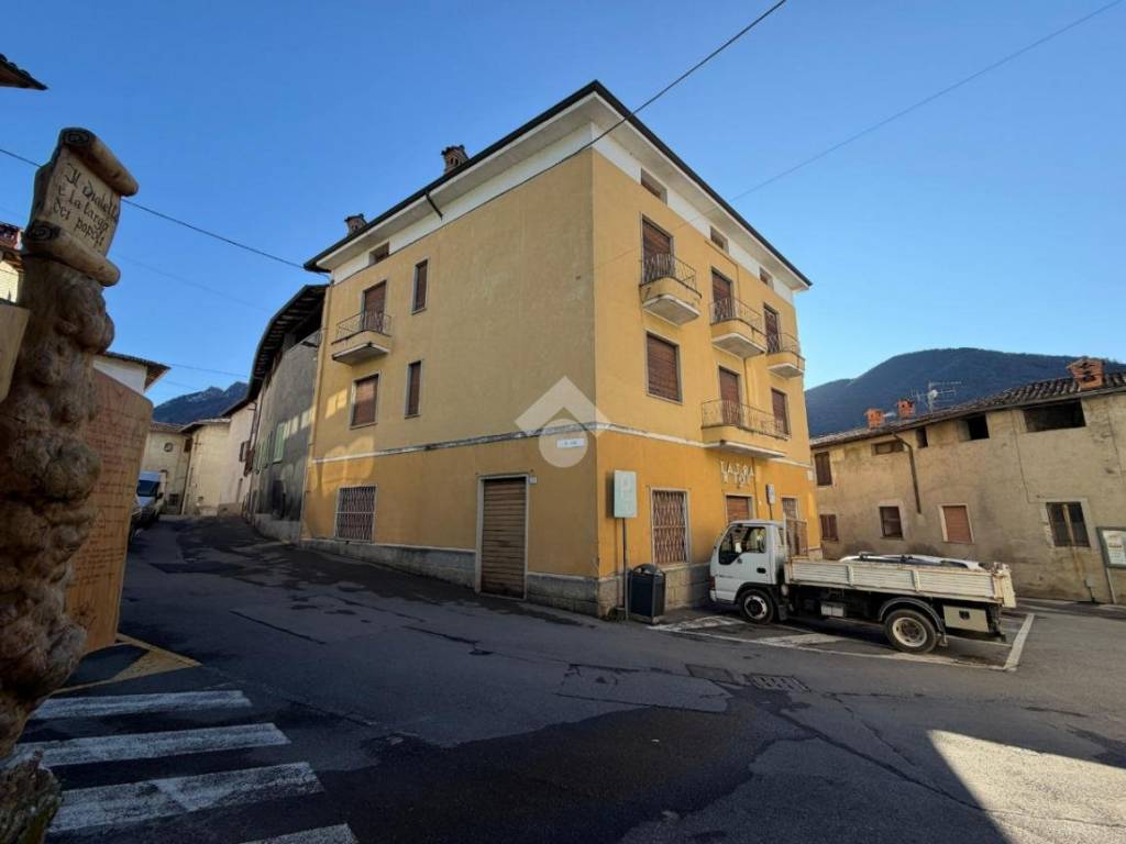 Casa indipendente a Gandino in Piazza Fratelli Calvi, 4 - Foto 3