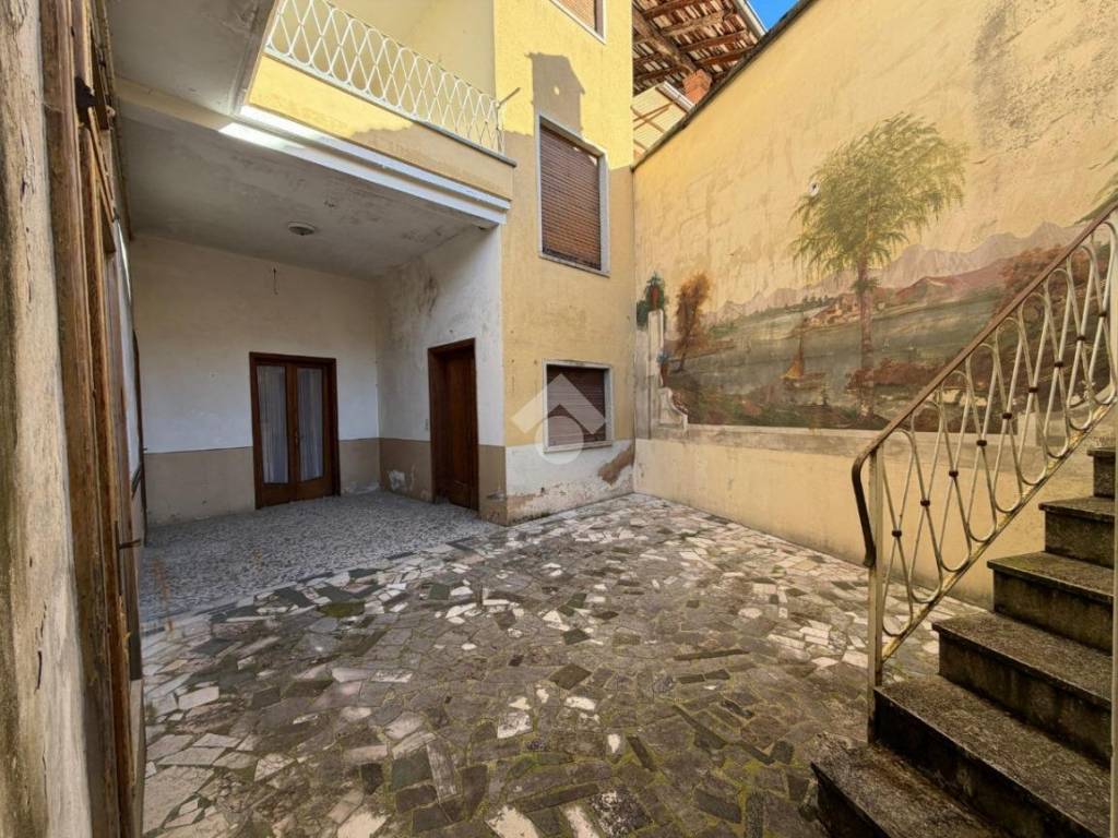 Casa indipendente a Gandino in Piazza Fratelli Calvi, 4 - Foto 4
