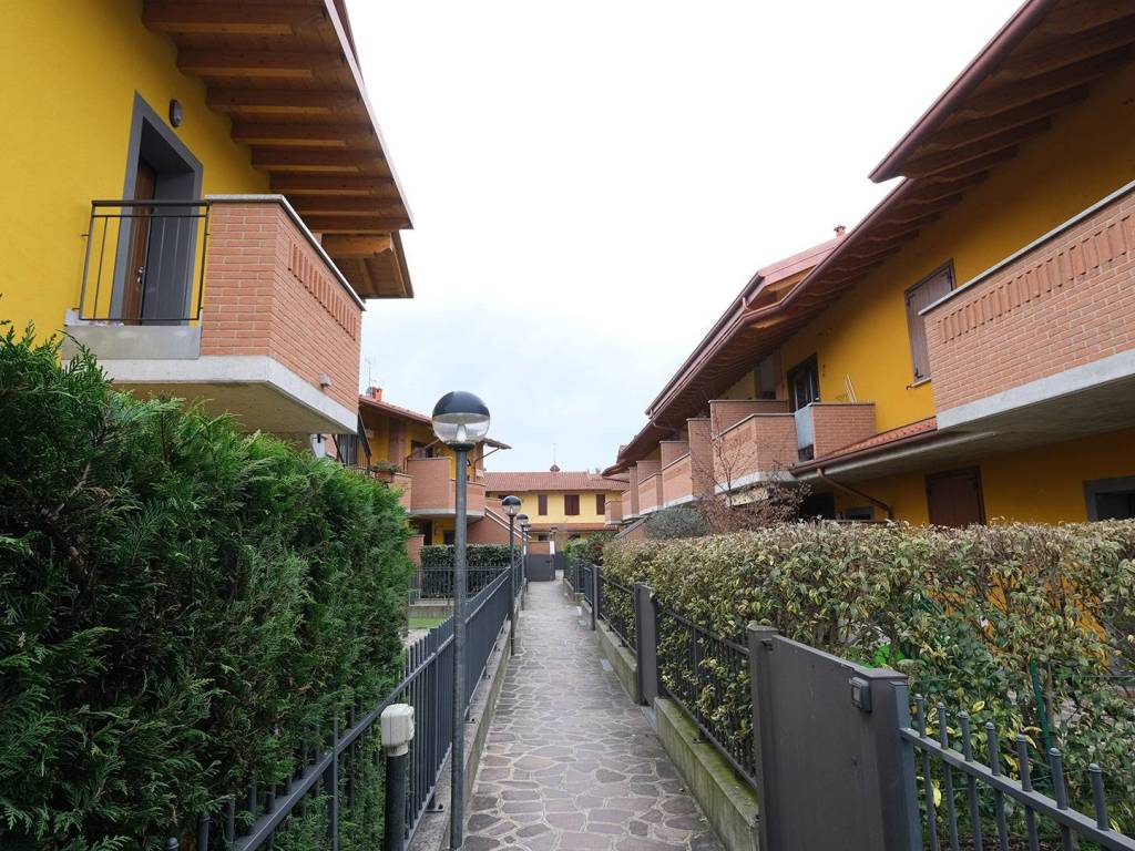 Appartamento a Bonate sopra in Via Carlo Alberto Dalla Chiesa - Foto 2