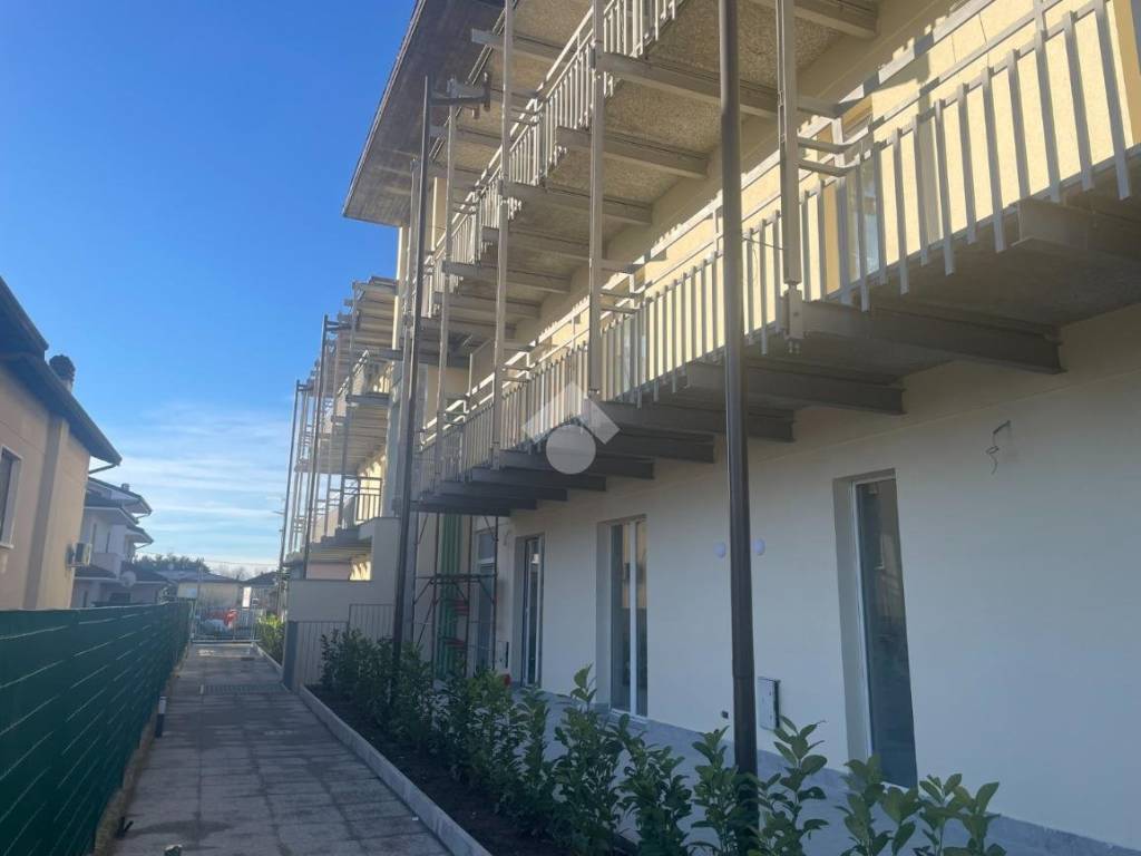 Appartamento a Cardano al campo in Via Bellini, 62 - Foto 2