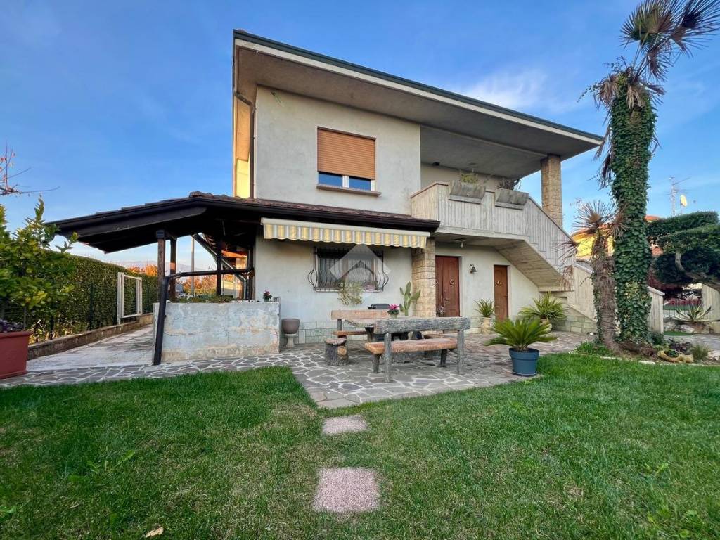 Villa a Bonate sopra in Via Risorgimento, 13 - Foto 2