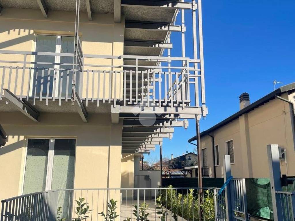 Appartamento a Cardano al campo in Via Bellini, 62 - Foto 2