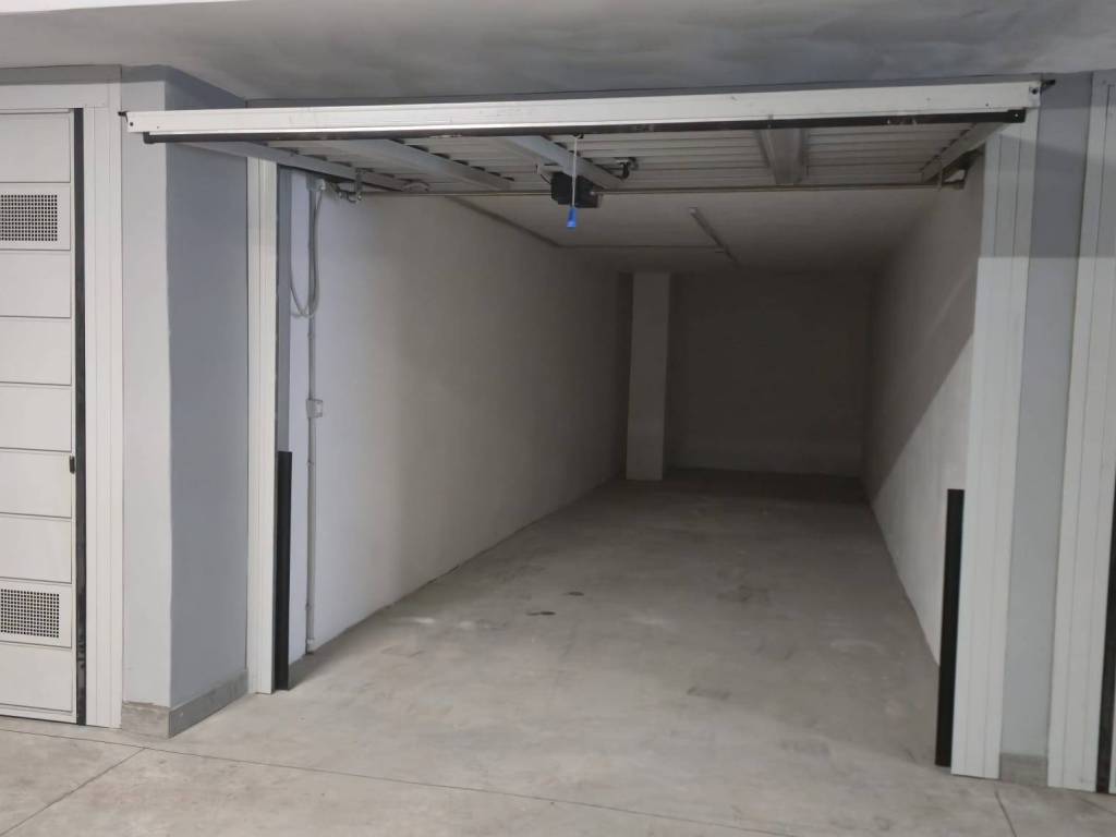 Box / garage a Garbagnate milanese in Via Genova - Foto 2