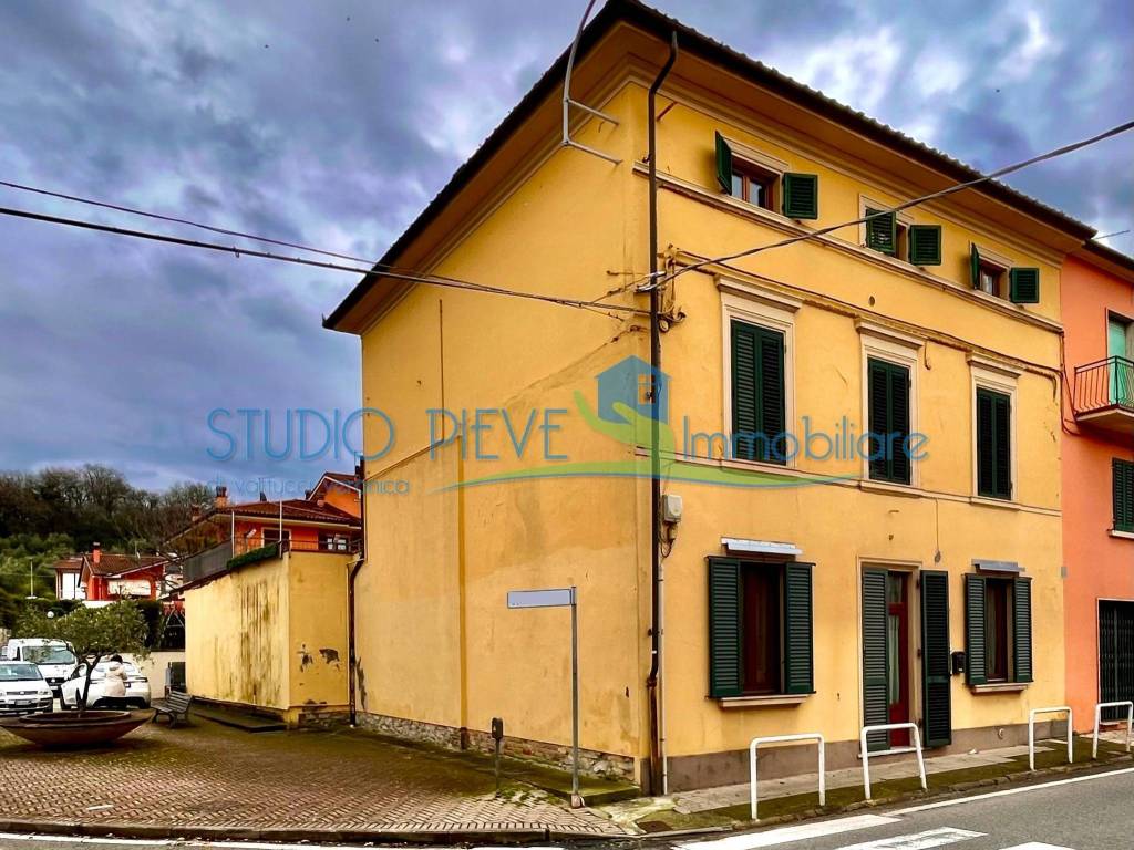 Villa a Monsummano terme in Piazza Giuseppe Giusti - Foto 2