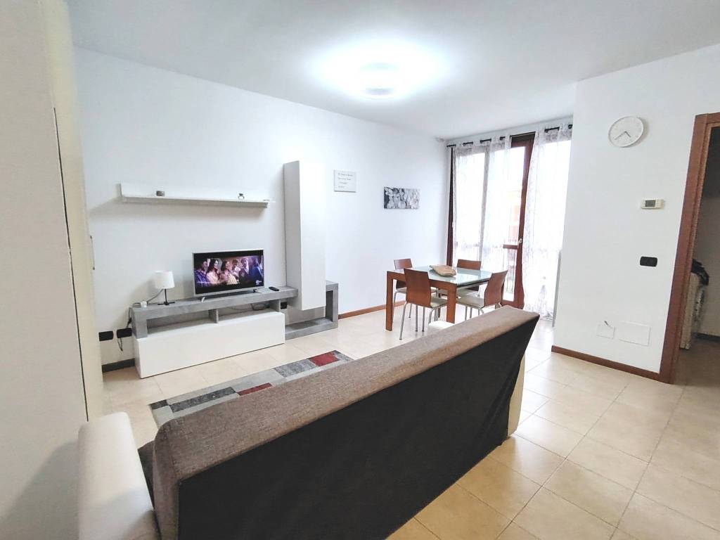 Appartamento a Besana in brianza in Via Ernesto Teodoro Moneta, 8 - Foto 2