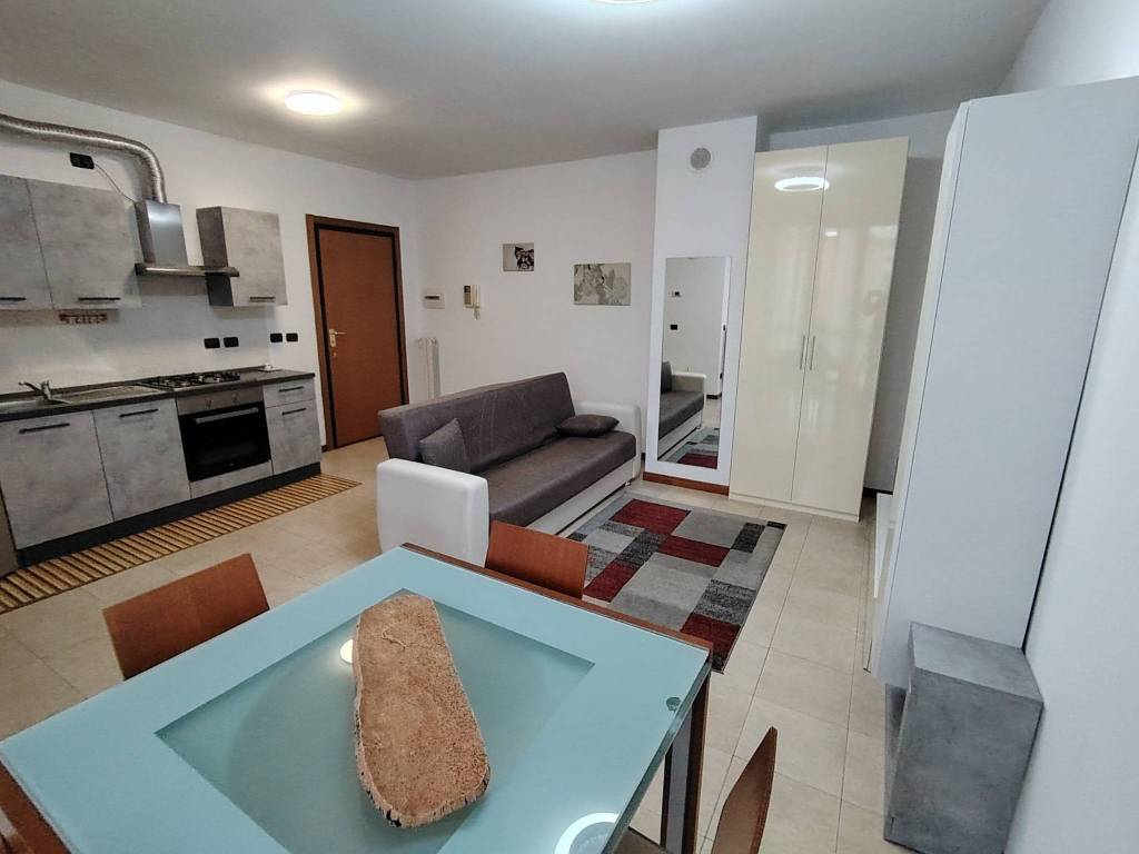 Appartamento a Besana in brianza in Via Ernesto Teodoro Moneta, 8 - Foto 5