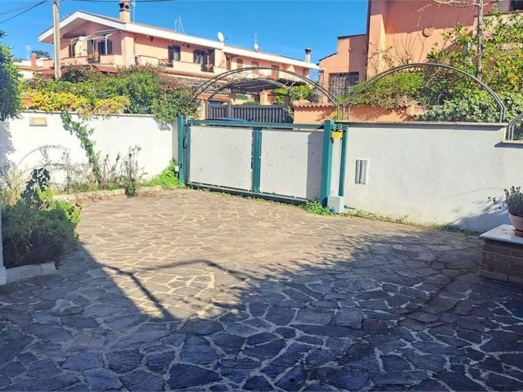 Villa a Anzio in Via Dei Salici, 9 - Foto 2