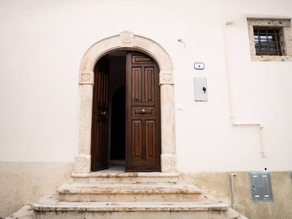 Casa indipendente a Lucoli in Via della Madonna Infante - Foto 2