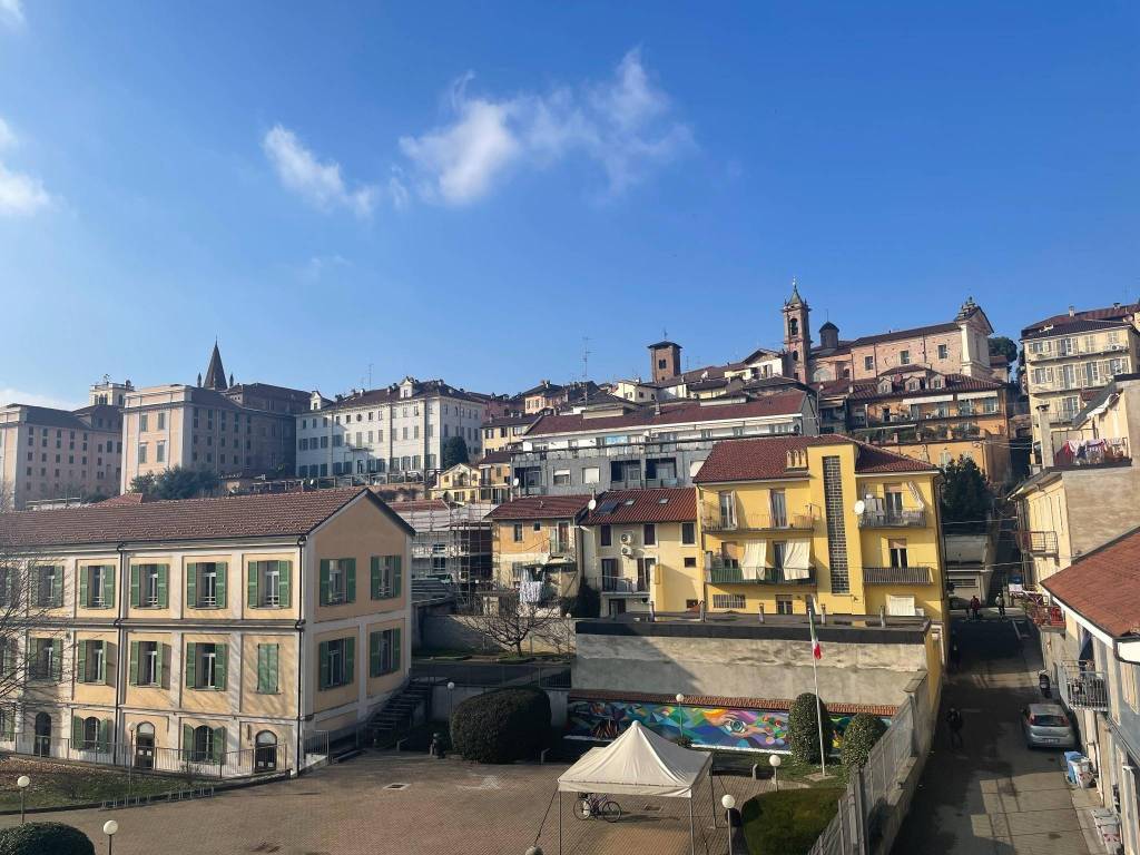Appartamento a Moncalieri in Via Camillo Benso di Cavour, 52 - Foto 2