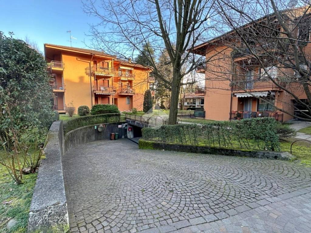 Box / garage a Carate brianza in Via degli alpini, 5 - Foto 2