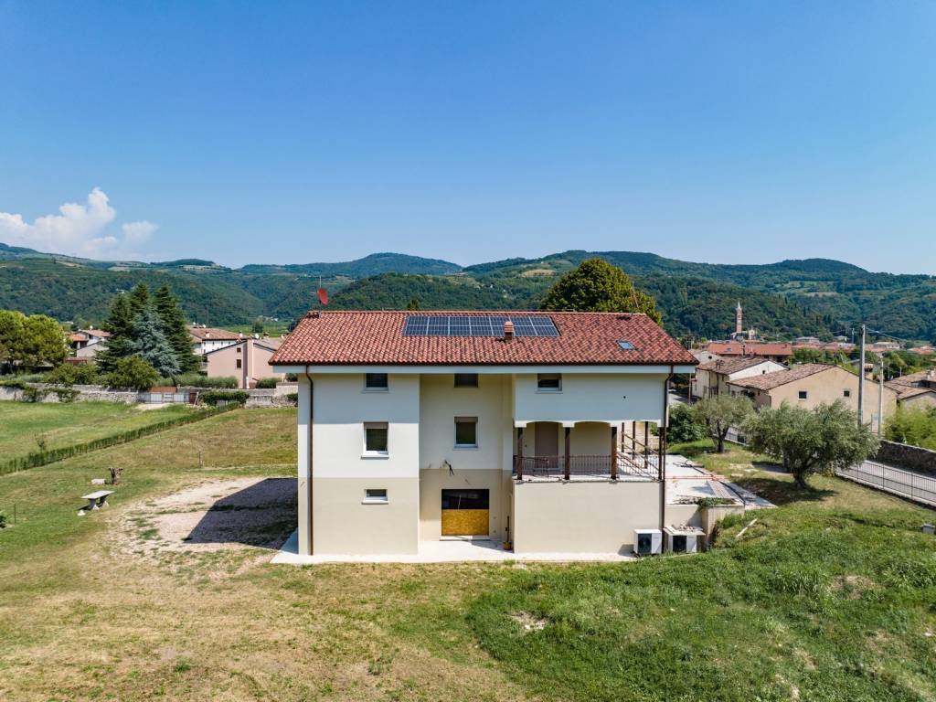 Villa a Tregnago in Via Sorio, 19 - Foto 2