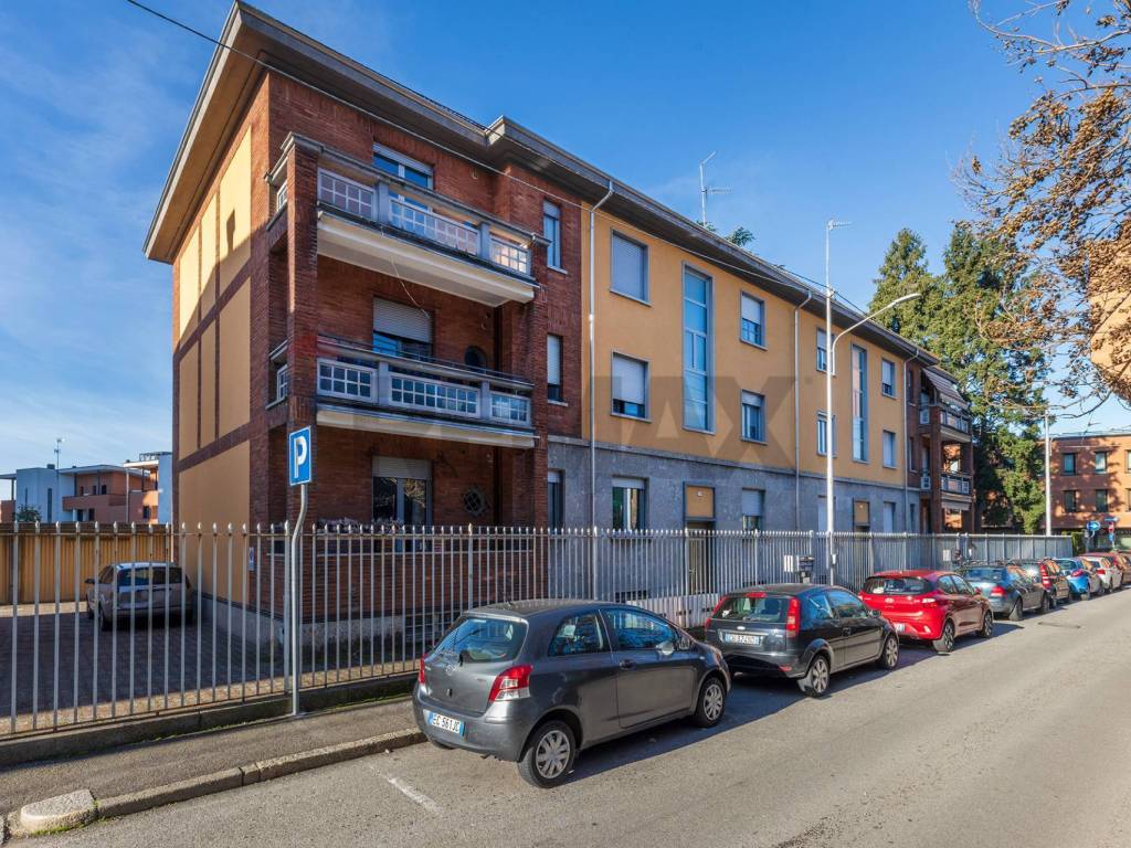 Appartamento a Gallarate in VIA SOMMARIVA, 4 - Foto 2
