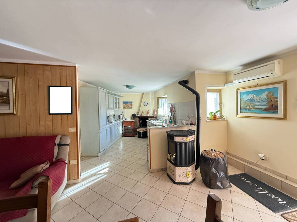 Casa indipendente a Castiglione del lago in Via Piemonte - Foto 2