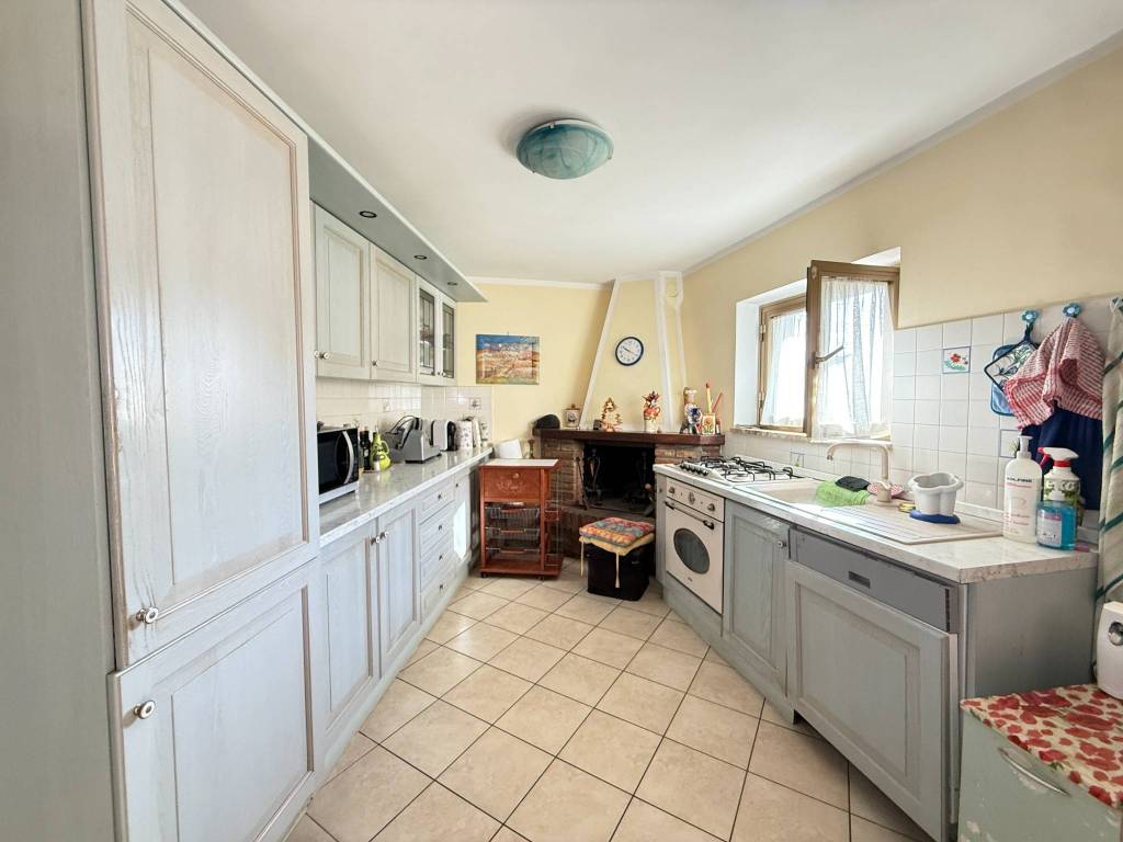 Casa indipendente a Castiglione del lago in Via Piemonte - Foto 4