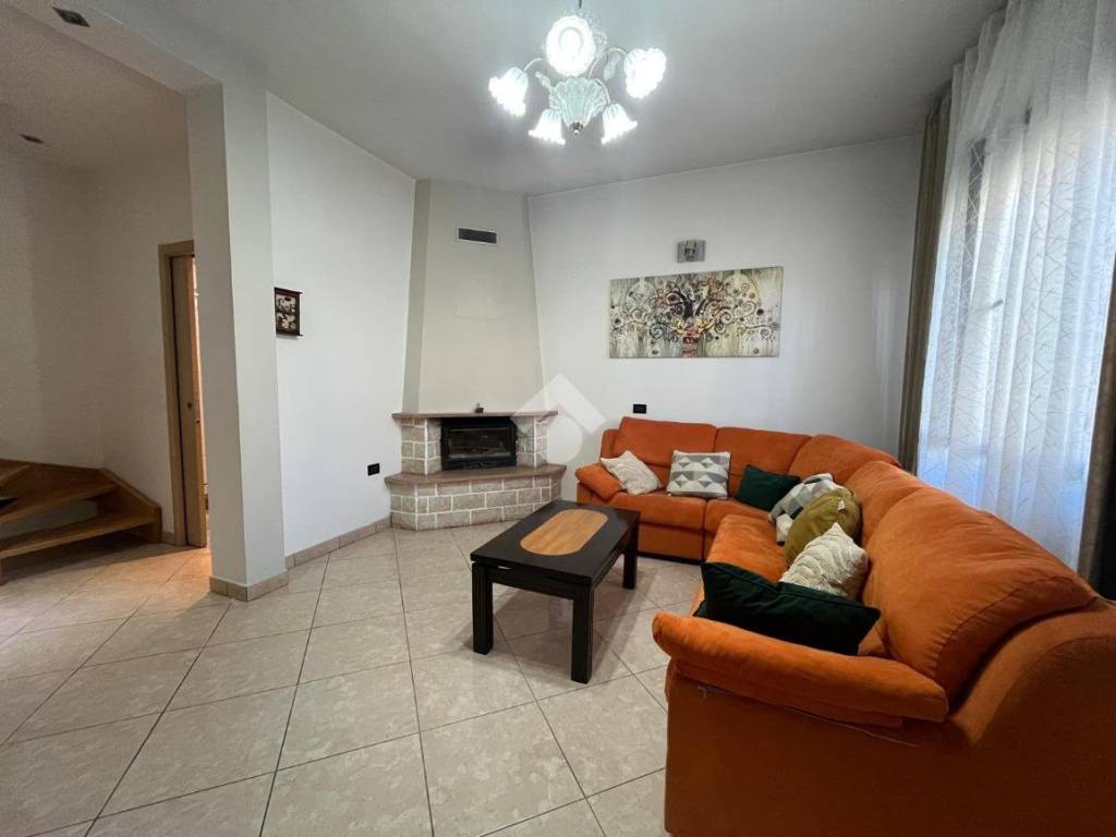 Villa a Borgocarbonara in Via Virgilio, 30 - Foto 2