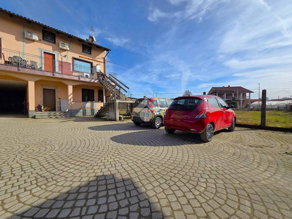 Casa indipendente a Santena in Via Tetti Giro, 94 - Foto 2