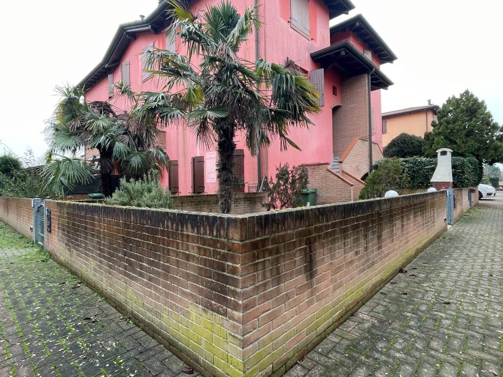 Villetta a schiera a Cento in Via Angelo Venturoli - Foto 2