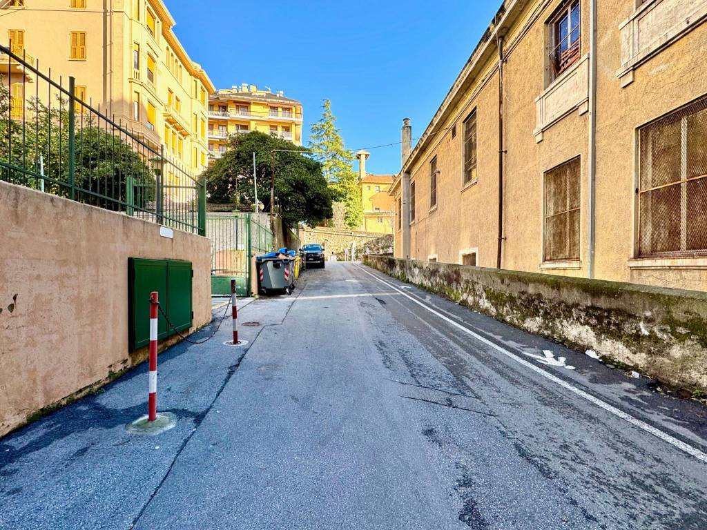 Box / garage a Genova in Via Don Luigi Perrone - Foto 2